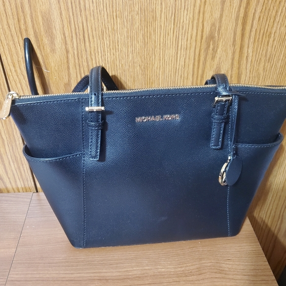 Like New michael kors black leather - Picture 5 of 10